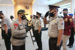 Dihari Bhayangkara ke 74. Polda Jatim Lantik Kenaikan Pangkat Anggota.