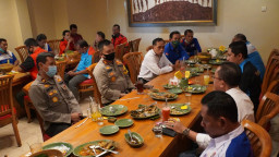 Jalin Sinergitas,Kapolres Gresik Makan Bareng Serikat Pekerja Dan Buruh.