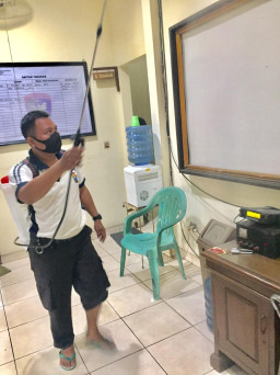 Putus Mata Rantai Penularan Corona, Kantor Satpolair Gresik di Semprot Disinfektan