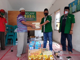 Peduli Covid-19. GP Ansor Situbondo Kunjungi Kampung Tangguh Semeru dan Serahkan Bantuan Sembako.