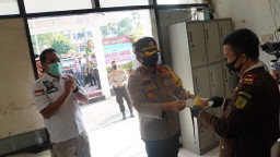 Peringati Hari Bhakti Adhyaksa ke 60, Kapolres Beri Surprise Kejari Gresik.