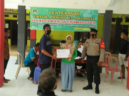 Pemdes Desa Karang Semanding, Salurkan BLT-DD Tahap III.
