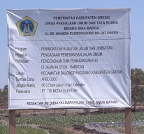 Pengadaan Penerangan Jalan Klothok-Babatan Tidak Transparan, Warga Mengeluh Galiannya Dibuang ke Sawah.