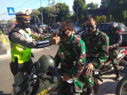 Hari Keempat Operasi Patuh, Satlantas Polres Gresik Masifkan Sosialisasi.