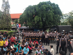 Warga Tolak GJT Beroperasi Kembali, 500 Personil Gabungan Disiapkan Polres Gresik.