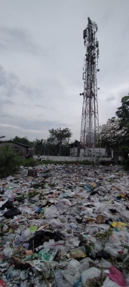 Keberadaan Tower Kalisari Dikeluhkan Warga, Petugas OS Indosat Tak Bergeming.