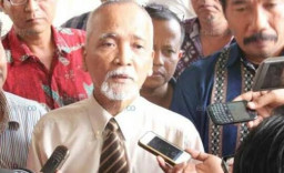I Wayan Titip Sulaksana, Kecam Biaya Ppdb di Sman 1 Balongpanggang.