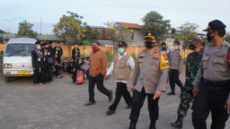 Kapolres Gresik, Pimpin Apel Pengamanan Wisuda Warga Psht.