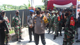 Kapolres Gresik, Pimpin Pengawalan Pendaftaran Paslon QA.