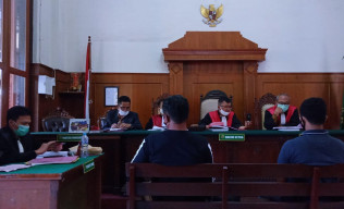 Ditangkap Dengan BB 190 Ribu Pil Koplo, Edy dan Febry Divonis 18 Bulan dan Denda 5 Juta.