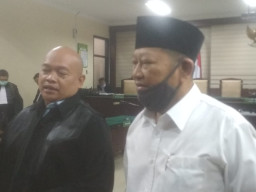 Jaksa Kpk Tuntut Bupati Sidoarjo Non Aktif Saiful Ilah 4 Tahun Penjara dan Denda 200 Juta Rupiah.