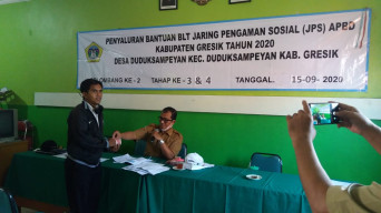 Pemdes Duduksampean, Bagikan Bantuan BLT JPS. APBD Gresik Tahap II. 