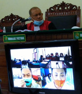 Sidang Transaksi 3,5 Juta Pil Koplo Seharga Ratusan Juta, Christin dan Johans Akui Sebagai Pengedarnya.
