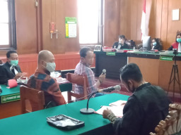 Belajar Buat Sabu Lewat You Tube, Ong Rudi, Jenny, Santos, Farid, Supriyanto Diadili.