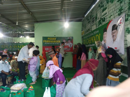 RGR Berbagi Kasih Dengan Anak Yatim, Berharap Doanya, Eri Cahyadi Jadi Walikota.