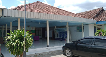 Terlihat Tua dan Keropos, Kantor Desa Sedapurklagen Butuh Bantuan Rehab.