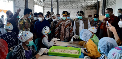 Menko PMK, Sambangi UMKM Ngebret Morowudi