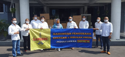Cegah Mata Rantai Penularan Covid-19. Gaperhu Surabaya Salurkan Masker, Hand Sanitizer, APD ke Pemkot.