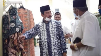 Cabup Qosim Buka Akses Pasar Global, Bagi Batik Khas Gresik.