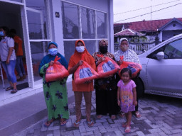 PT. AMP Peduli Warga Tidak Mampu, Beri Bantuan Sembako.