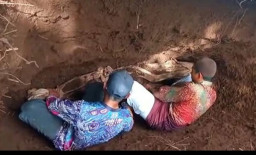 Terkubur Selama 30 Tahun, Kain Kafan Jenazah Kakek Suwardi Masih Utuh.