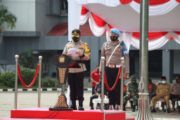 Jaga Kondusifitas Wilayah Saat Nataru, Kapolres Gresik Pimpin Apel Gelar Pasukan Operasi Lilin Semeru 2020.