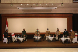 Antisipasi Lonjakan Kasus Covid-19. Kapolres Gresik Hadiri Rapat Percepatan Penanganan Covid-19. 