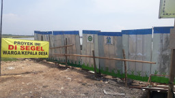 Proyek Pipanisasi PDAM Desa Sidomukti Manyar Gresik, Disegel Warga.