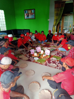HUT PDI-P ke 48, Diperingati Oleh PAC Benjeng di Rumah Nurlan