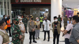 Kapolres Gresik Pimpin Patroli Skala Besar, Dukung PPKM Tekan Covid-19.