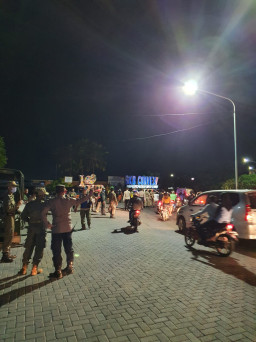 Hari Keenam PPKM, Polres Gresik Lakukan Patroli Gabungan Skala Besar Jaring Pelanggar Prokes.