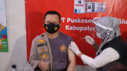 Kapolres dan Dandim Gresik, Di Suntik Vaksin Sinovac, AKBP Arief: Rasanya Semakin Bugar.