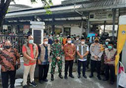 Kapolres Gresik, Hadiri Vaksinasi Covid-19 Pedagang Pasar Driyorejo