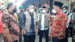 Bupati Gresik Ngamuk, Melihat Sampah Berserakan di Dalam Pasar