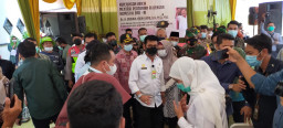 Waka Polres Gresik, Dampingi Menteri Pertanian Saat Panen Raya di Desa Tambakrejo