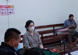 Aniaya Suami, Dituntut 2 Bulan, Joyce Minta Bebas