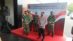 Panglima TNI dan Kapolri, Tinjau Vaksinasi TNI-Polri di Surabaya