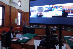 Kasus Salah Transfer Bank BCA, Adi Pratama Dituntut 2 Tahun Penjara