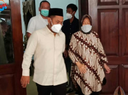 Mensos Kunjungi Bupati Gresik, di Pendopo Kabupaten