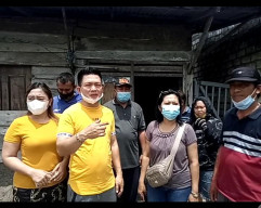 Didampingi Kades, Ketua Fraksi Golkar DPRD Gresik, Wongso Negoro Survei ke Rumah Warga Calon Penerima Bedah Rumah