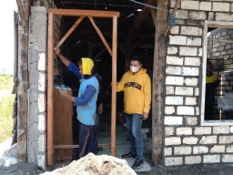 Ki Wongso Rogoh Kocek Pribadi, Demi Bantu Rehab Rumah Warga
