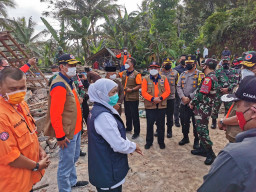 Pasca Gempa, Forkopimda Jatim Dirikan Posko dan Dapur Umum