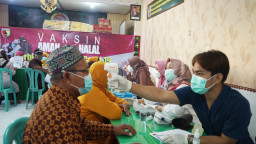 Kodim 0817/Gresik Peduli Covid, Beri Vaksin Pada Purnawirawan dan Warakawuri TNI AD