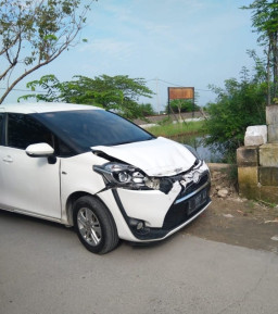 Alarm Dan Lampu Perlintasan Mati, Mobil Miftahul Huda Tertabrak KA 