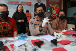 Seorang Guru SMP Perakit Senpi Ilegal, Berhasil Diamankan Polisi