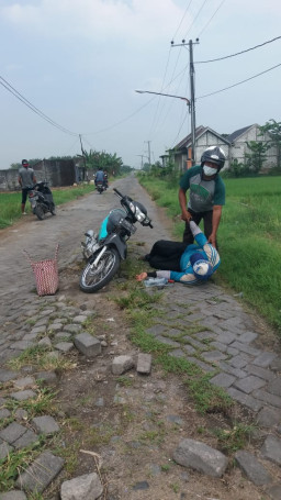 Kader PDIP Benjeng Dan Relawan Gus Yani, 4 Kali Jatuh Di Jalan Poros Desa "angker" Munggugianti