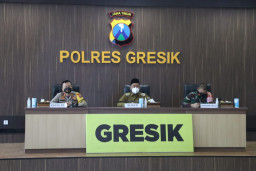 Bersama Forkopimda Jatim, Kapolres Gresik Ikuti Vidcon Bahas Perkerja Migran Indonesia di Jatim