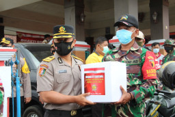 Siswa Sespimti Gelar Bhakti Sosial, Berikan 200 Paket Sembako Pada Warga terdampak Gempa di Dampit Malang
