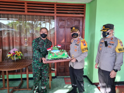Dandim 0817 Ulang Tahun, Kapolres Gresik Berikan Surprise