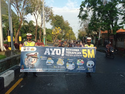 Pandemi Belum Berakhir, Polres Gresik Selalu Edukasi Prokes Pada Masyarakat